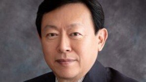신동빈 롯데 회장 “마스크 위 직원 눈빛에서 위기 극복 결의 읽었다”