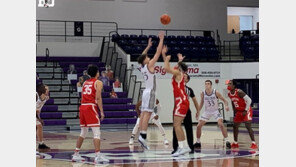 ‘전원 마스크’ 보스턴대 농구, 맨얼굴 팀에 완승