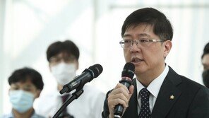 ‘DJ 3남’ 김홍걸 “아버지 생신…민족화합 못다 이룬 꿈 노력할 것”