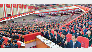 北 방역 과시?… 7000명 ‘노마스크’ 당대회