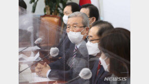 김종인 “갑자기 4차 재난지원금 거론…국민이 믿을 수 있나”