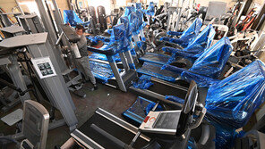 헬스장들 “이용객 99%가 성인인데 아동-학생 9명이하만 영업하라니…”