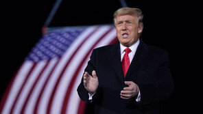 “트럼프 해임 시켜라” 美내각서도 탄핵 움직임…퇴임 앞두고 위기