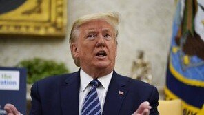 트럼프, 남은 임기 동안 ‘페이스북’ 못쓴다…“너무 위험해”