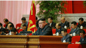 김정은, 나흘째 당대회 강행군…‘인민 헌신’ 리더십 부각