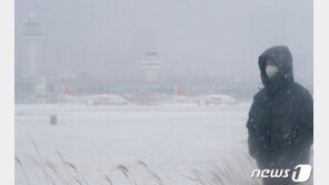제주 폭설에 발묶인 2만여명…공항 방역 괜찮을까
