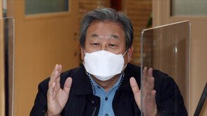 김무성 “국민의힘-安 밀당에 국민 짜증…단일화 협상 들어가야”