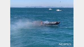 통영 갈도 해상, 소형 통발어선 화재로 침몰…승선원 2명 구조