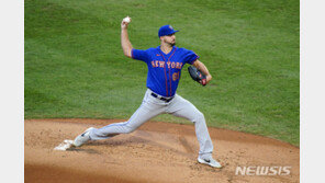 두산, MLB 출신 투수 워커 로켓 영입…외국인 구성 완료