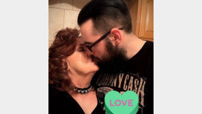 코로나도 이겨낸 사랑의 힘…53세 연상연하 커플 완치