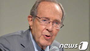 페리 전 국방 “바이든, 취임시 핵 통제권 의회와 나눠야”