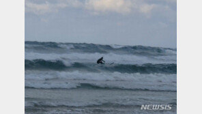 풍랑주의보 속에도 제주 월정리서 서핑한 2명 적발