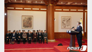 文대통령 11일 신년사 발표…MB·朴 특사-대북 메시지 주목