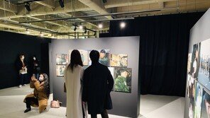 ‘사랑의 불시착’ 전시회 日서 개막…연인·가족 단위 관람객 환호