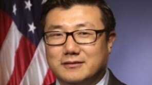 WSJ “한국계 최초 美연방 검사장 4일 돌연 사임…백악관 압박”