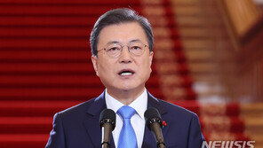 文대통령 “북한과 대화 의지 변함없다…코로나 협력해야”