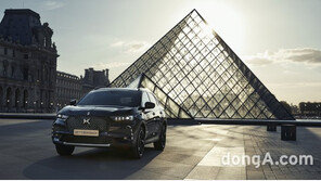 ‘DS 7 크로스백 루브르 에디션’ 한정판 출시