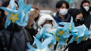 “살인자는 살인죄로”…정인이 첫 재판 D-2 추모화환 외침