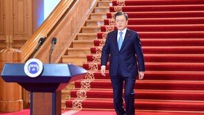 文대통령, “南태도 볼것” 北 으름장에 답할까