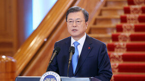 與 “文대통령 2021년 도약의 해 천명…입법으로 뒷받침”