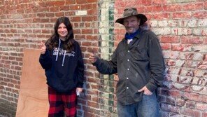 “할머니 지갑 찾아줘 감사” 노숙인 기부금 4800만원 모은 소녀