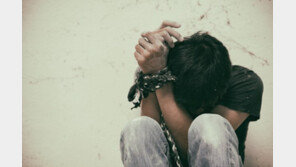 지적장애 아들 개목줄 묶어 때리고 가두고…친모 징역 14년