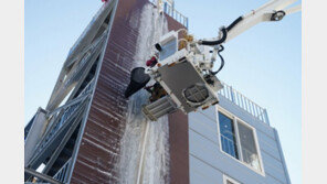 ‘길이 20m’ 대형 고드름…“직접 제거 말고 신고하세요”