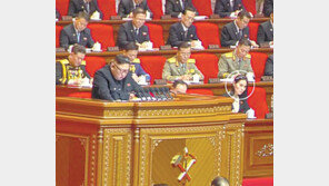 2인자라던 김여정, 정치국서 강등… 왜?