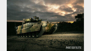 미래형 장갑차 모습은?…한화디펜스 ‘레드백’ 호주서 첫 공개