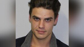 “죄가 있다면 내맘 훔친 죄”…여심 홀린 범죄자 ‘화제’