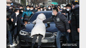 정인이 양부모, 첫 재판 혐의 부인…“살인죄 인정 못해”