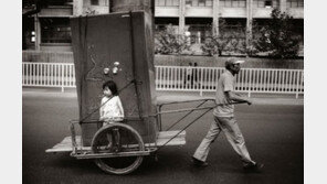 ‘그 골목길에 사람이 있었고, 사랑이 있었다’ 故 김기찬 사진작가 [청계천 옆 사진관]