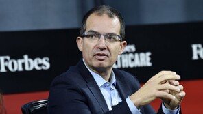 코로나19 풍토병 되나…모더나 CEO “영원히 안 사라진다”