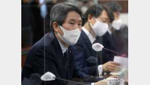 이인영 “남북 거리두기 극복해야…소처럼 묵묵히 갈 것”