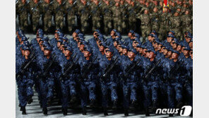 “北 김일성 광장에 수천명”…열병식 개최 정황 포착