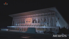 北, 당대회 기념 열병식 개최…평양 상공 군용기 비행