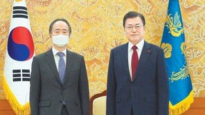 文대통령, 떠나는 日대사에 “한일관계 복원해야”