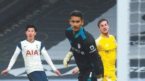 GK에 막히고, 골대 맞고…