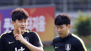 英매체 “토트넘, 김민재 영입 재추친…첼시와 경쟁”