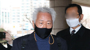 ‘위안부 매춘’ 강의한 류석춘, 첫 재판…“의견이다” 주장