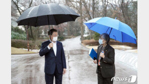 文 “백신, 질병청장이 전권 갖고 지휘”…정은경 “범정부적 가용자원 총동원”