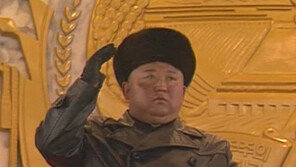 최룡해도 못 입었던 ‘김정은 가죽 롱코트’…드레스코드 맞춘 진짜 실세 3인 누구?[청계천 옆 사진관]