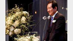 정총리, 깜짝 결혼식 주례…예비부부와 한 약속 지켜