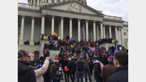 美의사당 난입 ‘트럼프 시위대’ 인공지능으로 잡았다