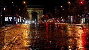 佛, 코로나 확산에 오후 6시부터 통금… 한산한 샹젤리제 거리