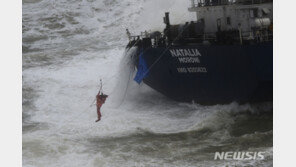 러시아 화물선, 흑해서 침몰…최소 2명 사망·5명 구조