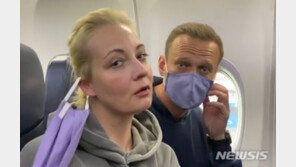 ‘푸틴 정적’ 나발리 독일 떠나 고국행…러 당국 “도착후 체포”