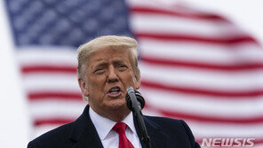 트럼프 임기 종료 전 막판 사면 로비 ‘후끈’…원칙 없는 남용에 논란