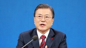 文대통령 “백신 부작용 시 정부가 전적 책임…안심해도 돼”