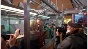 푸틴 보란듯… 체포 알면서도 돌아온 나발니 